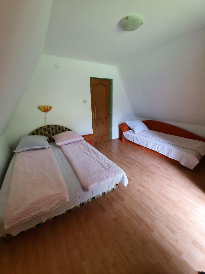 Villa Kamilla Kulcsoshaz Sub Cetate Exterior foto